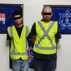 Policía Municipal detiene a dos sujetos en posesión de armas hechizas