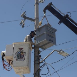 Mejora Municipio infraestructura eléctrica en la colonia Independencia