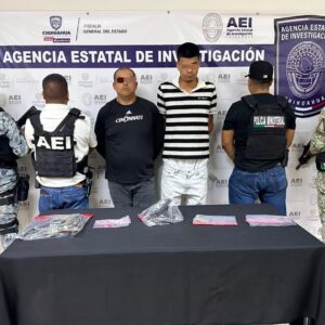 Detiene AEI en flagrancia a dos hombres con droga y arma