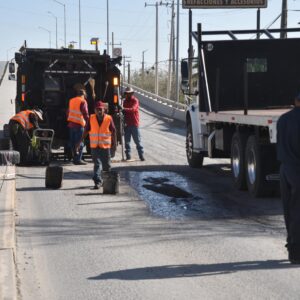 Intensifica Municipio trabajos de bacheo en distintos sectores