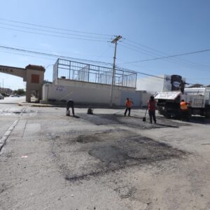 Mantiene Municipio operativo para reparar baches y mejorar la circulación vial