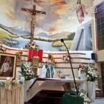 Cristo cae sobre sacerdote en plena misa y le provoca la muerte; tragedia queda grabada en vivo